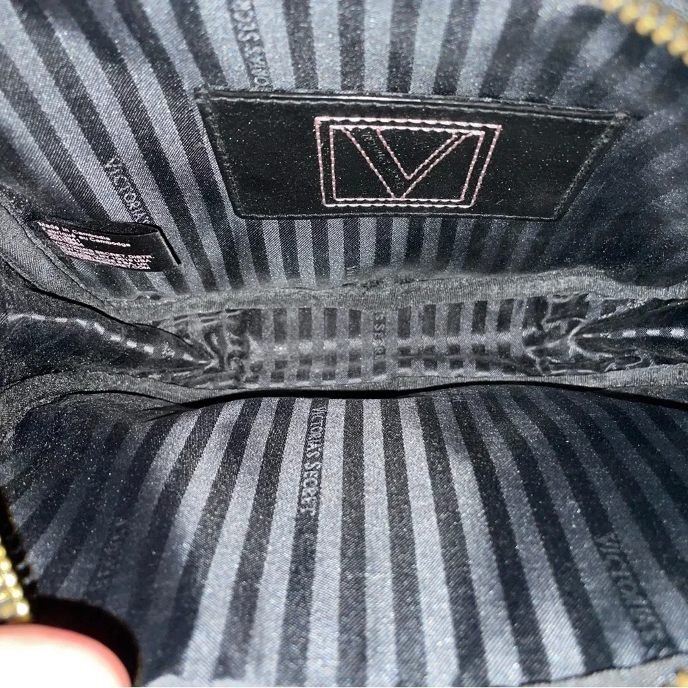 Victoria’s Secret Floral Crossbody Bag Pink Navy Chain Strap - Picture 5 of 7